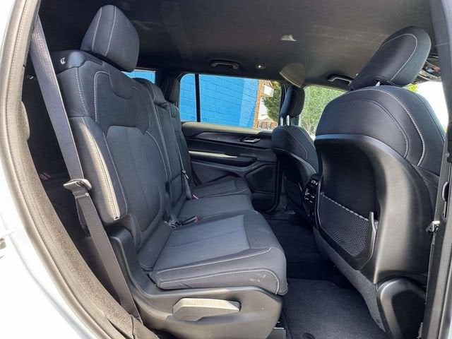2024 Jeep Grand Cherokee L Laredo 4x4