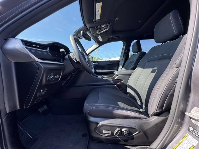 2024 Jeep Grand Cherokee L Laredo X 4x4