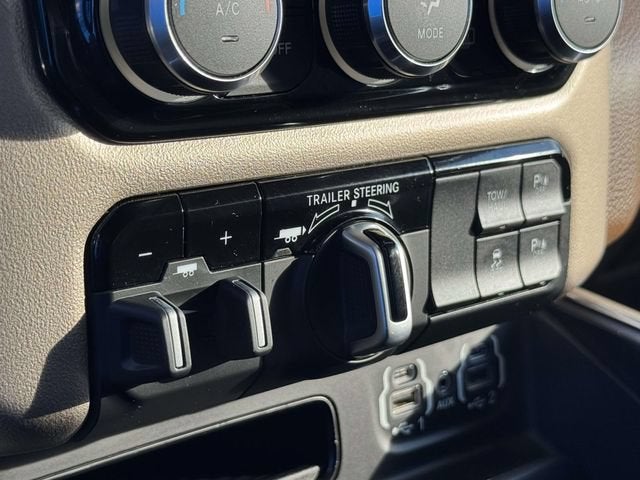 2021 RAM 1500 Laramie Crew Cab 4x4 5'7" Box