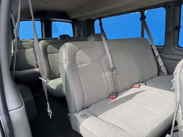 2025 Chevrolet Express Passenger 1LT