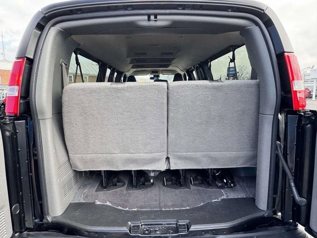 2025 Chevrolet Express Passenger 1LT