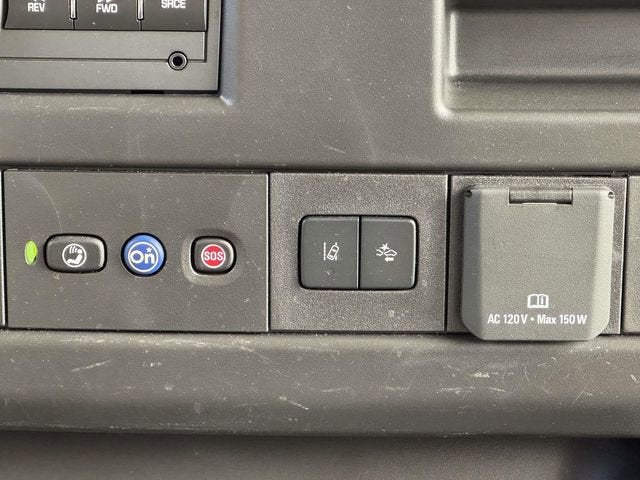 2025 Chevrolet Express Passenger 1LT