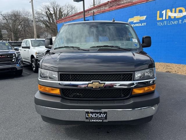 2025 Chevrolet Express Passenger 1LT