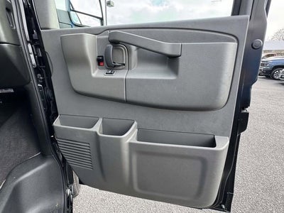 2025 Chevrolet Express Passenger 1LT