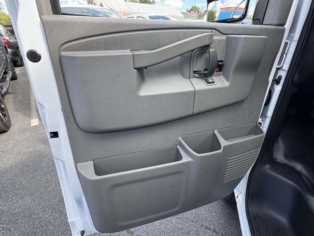 2026 Chevrolet Express Cutaway 3500 1WT