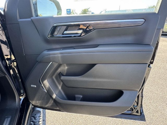 2027 Chevrolet Suburban Z71 - Photo 7