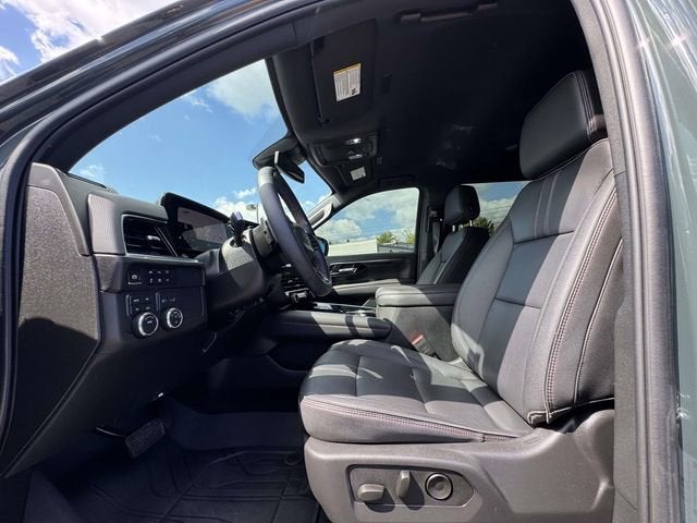 2025 Chevrolet Suburban RST