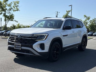 2024 Volkswagen Atlas 2.0T Peak Edition SEL