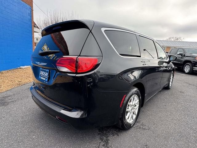 2023 Chrysler Voyager LX