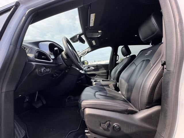 2024 Chrysler Pacifica Hybrid S Appearance Pkg