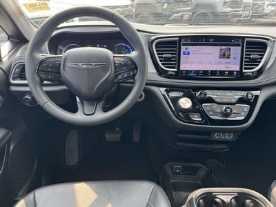 2024 Chrysler Pacifica Hybrid S Appearance Pkg