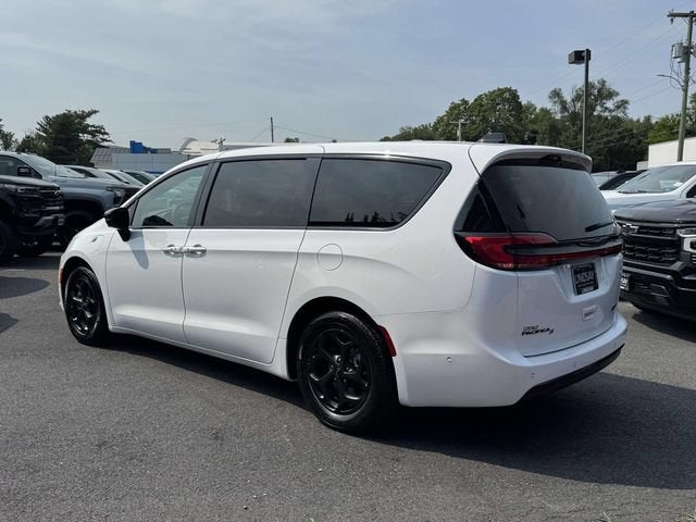 2024 Chrysler Pacifica Hybrid S Appearance Pkg