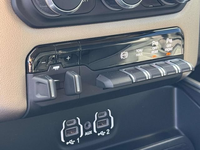 2022 RAM 3500 Laramie Crew Cab 4x4 6'4" Box