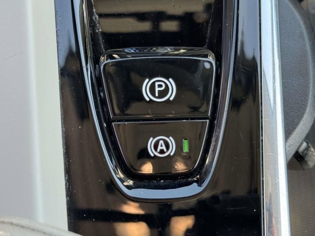 2024 Volvo S60 Core Dark Theme