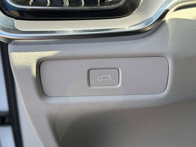 2024 Volvo S60 Core Dark Theme