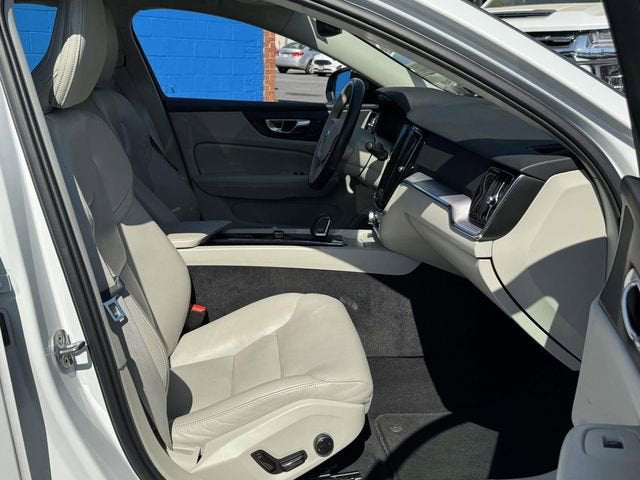 2024 Volvo S60 Core Dark Theme